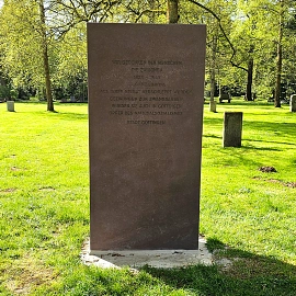 Denkmal für die Zwangsarbeiter*innen auf dem Ehrenfriedhof