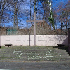 Ehrenmal im Rosengarten