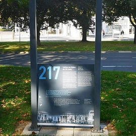 Stele zur Erinnerung an die Opfer der NS-Justiz am historischen Standort des Anatomischen Instituts der Georg-August-Universität Göttingen