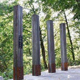Tropenholz-Mahnmal